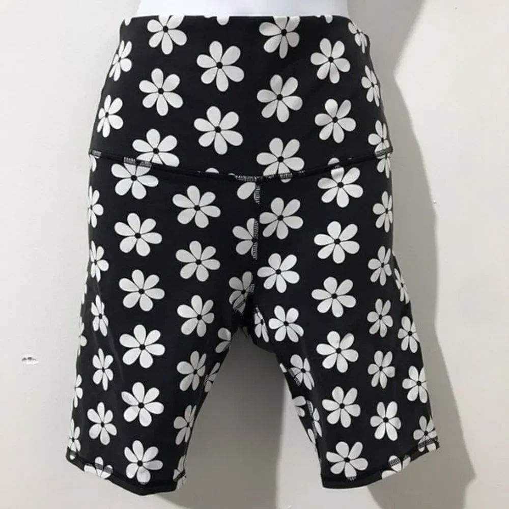 Levi’s High rise tights shorts size S A384